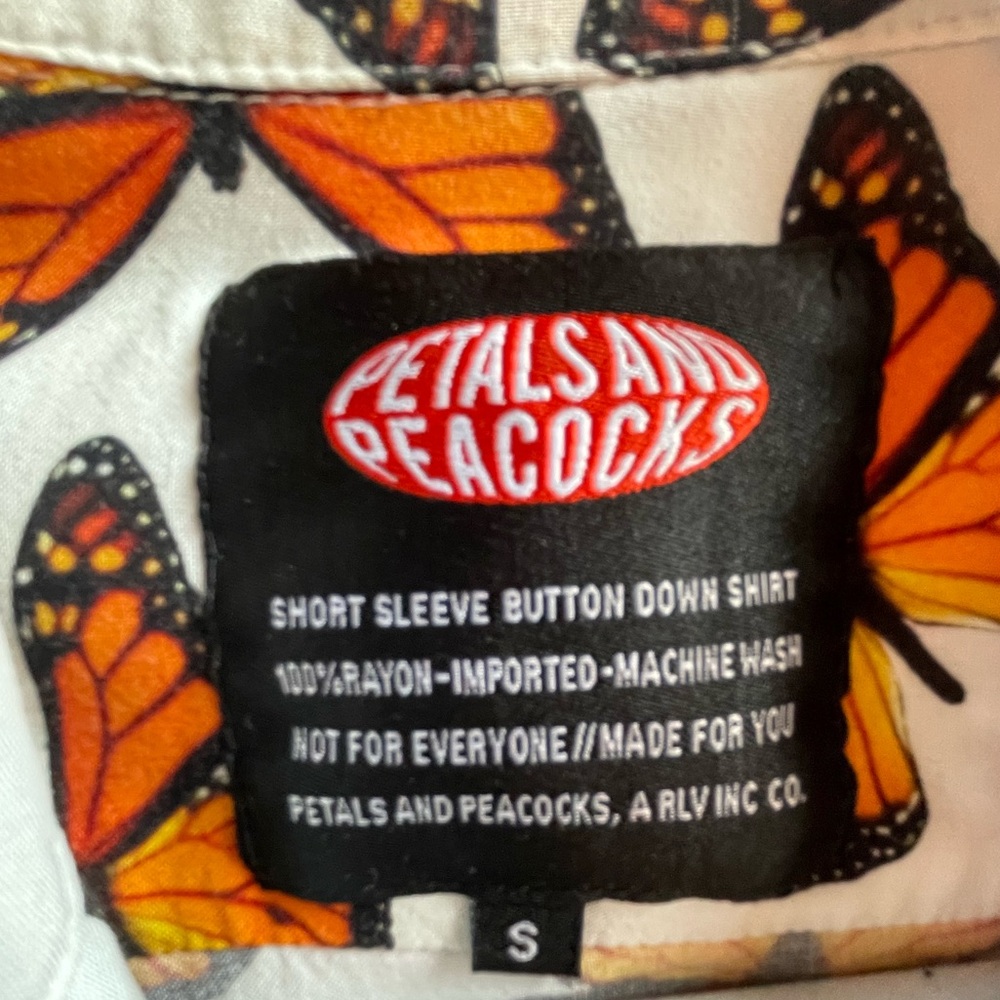 Petals and Peacocks Monarch Butterfly Button Up Size Small - Picture 2 of 14